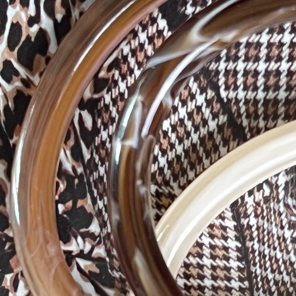 Bangle Trio Lucite Neutral Colors Swirled Wavy Oval - Picture 5 of 7